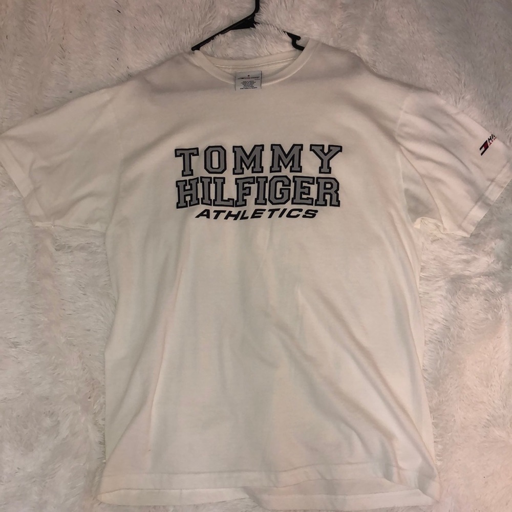 Tommy Hilfiger T-shirt!!